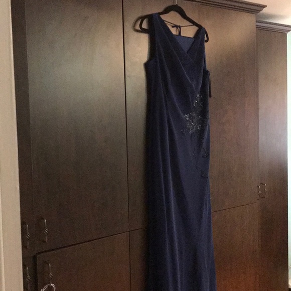 Evening Dress. Mint Condition. With Shawl. - Picture 2 of 8